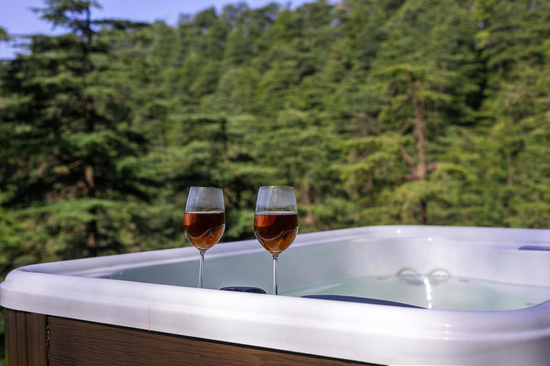 Stayvista At Pine Estate With Outdoor Jacuzzi Shimla Zewnętrze zdjęcie