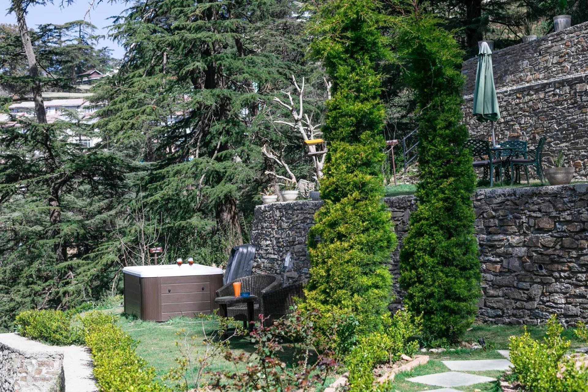 Stayvista At Pine Estate With Outdoor Jacuzzi Shimla Zewnętrze zdjęcie